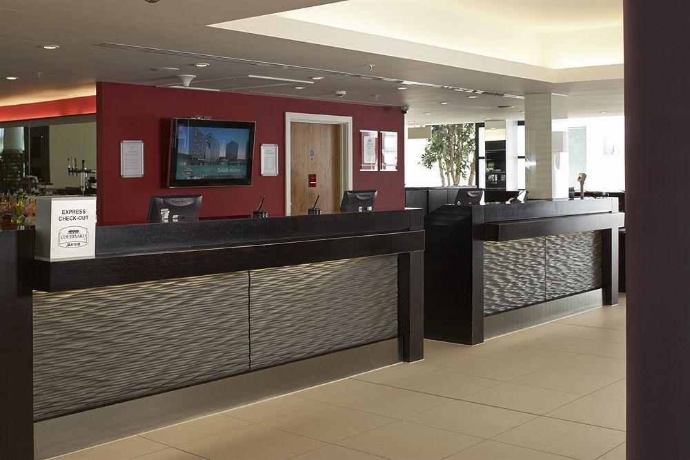 Courtyard By Marriott London Gatwick Airport 4*