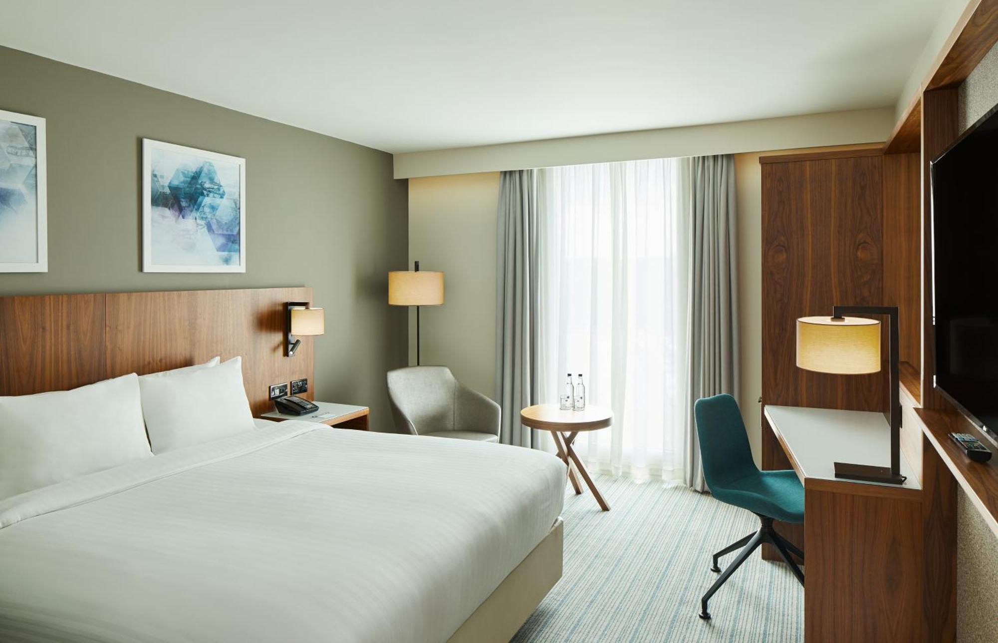 Courtyard By Marriott London Gatwick Airport Hotel